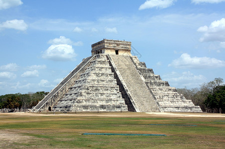 墨西哥ChichenItza的Kukul背景图片