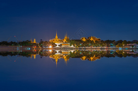 泰国曼谷黄昏时大宫殿河图片