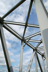 蓝天铁路桥金属结构图片