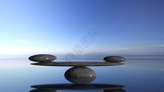 平衡水中的禅石与蓝天和宁静的景观图片