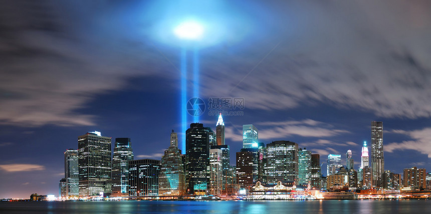 记得9月11日纽约市曼哈顿全景夜图片