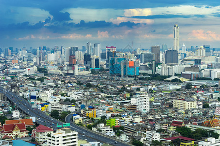 曼谷市中心商业区现代建筑背景图片