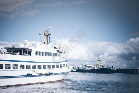 德国锡尔特岛霍伦港的船图片