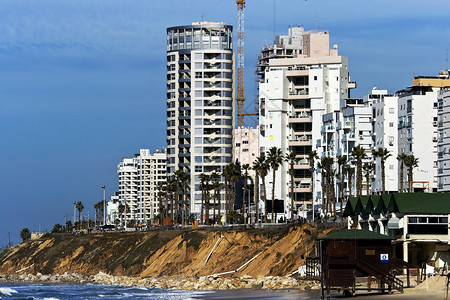 以色列BatYam的海岸和新现图片