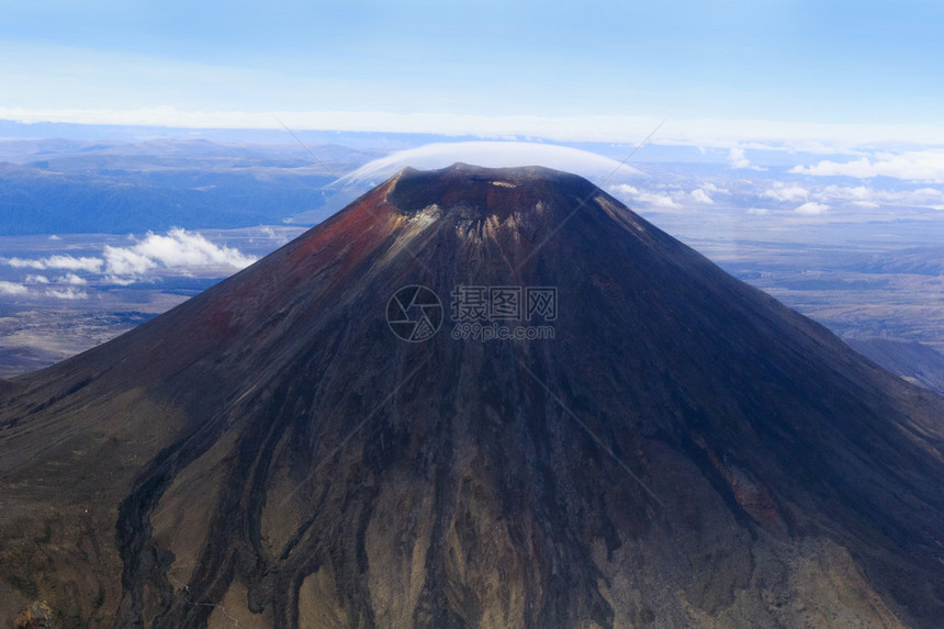Ngaruruhoe山是新西兰一个活跃的斯特拉托伏尔卡诺或复合锥体图片