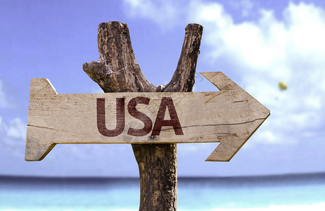美国木牌背景是海滩图片