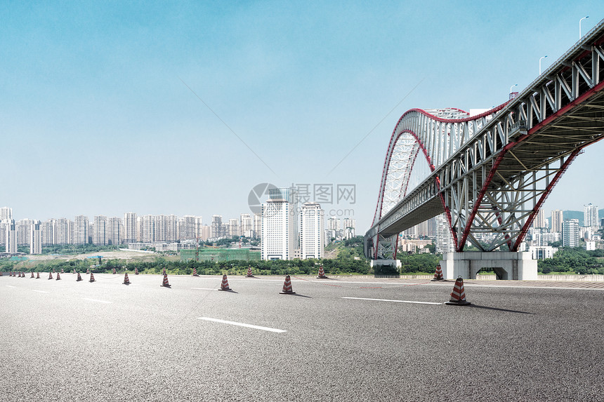 重庆河边钢桥空路图片