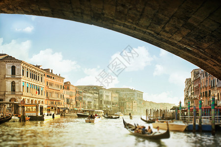 从意大利威尼斯大运河上的里亚尔图片
