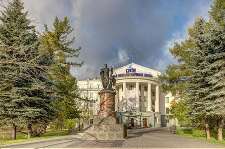 1584北极联邦大学和罗蒙诺索夫纪念碑的Arkhang背景