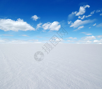 雪原蓝天图片