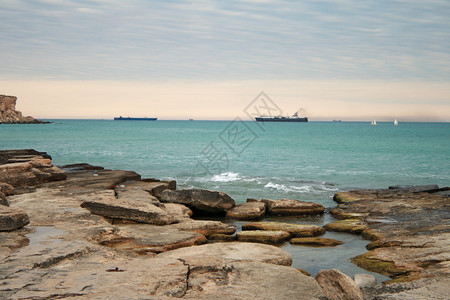 从地平线的海景看巴库渡轮图片