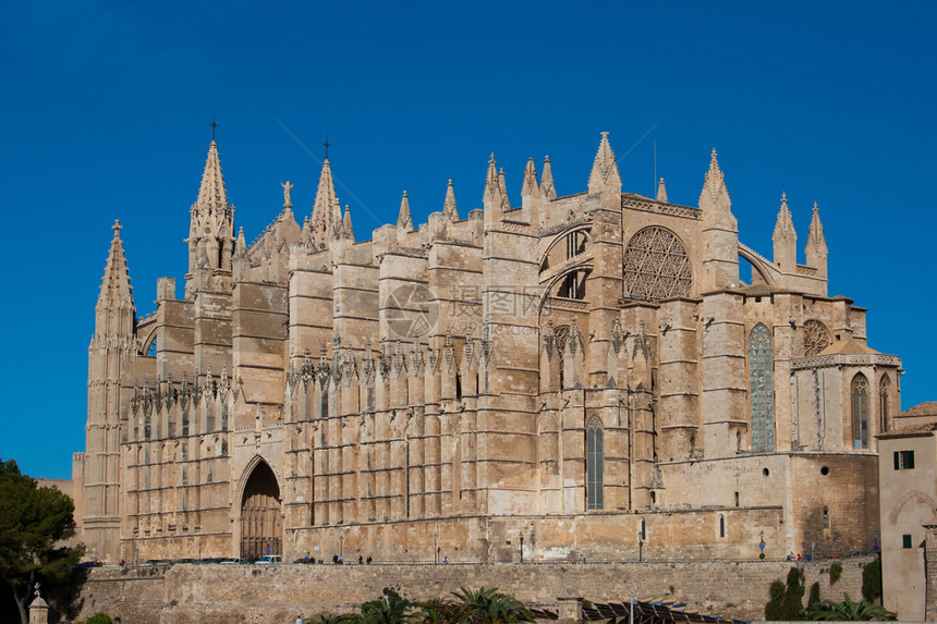 帕尔马拉苏塞大教堂是位于西班牙Majorca省帕尔马的哥特罗图片