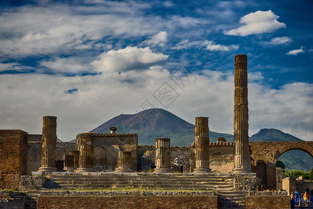 Pompei废墟和Vesuvius图片