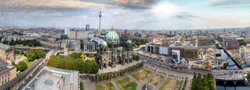 柏林大教堂的全景鸟瞰图图片
