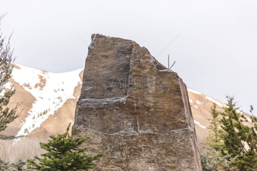 美国爱达荷州山区的高大棱角石图片