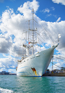 哥本哈根港的一艘大型帆图片
