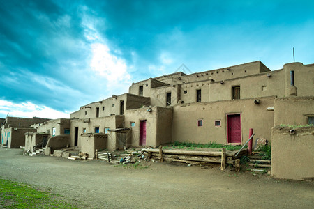 Adobe定居点代表了美国亚利桑那州和新墨西哥州的Pueblo印图片