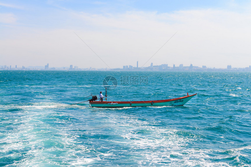 渔民驾驶着泰国帕塔图片