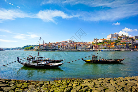 葡萄牙波尔图多罗河上古老的城镇天际线图片