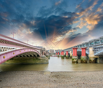伦敦黑夫龙桥风景图片