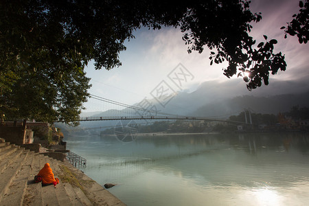 印度瑞诗凯恒河大桥图片