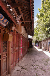 云南省李江白沙古城街面古老的Naxi背景图片