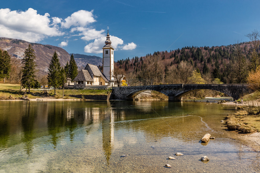 Bohinj湖和圣约翰浸信会Ribcev图片