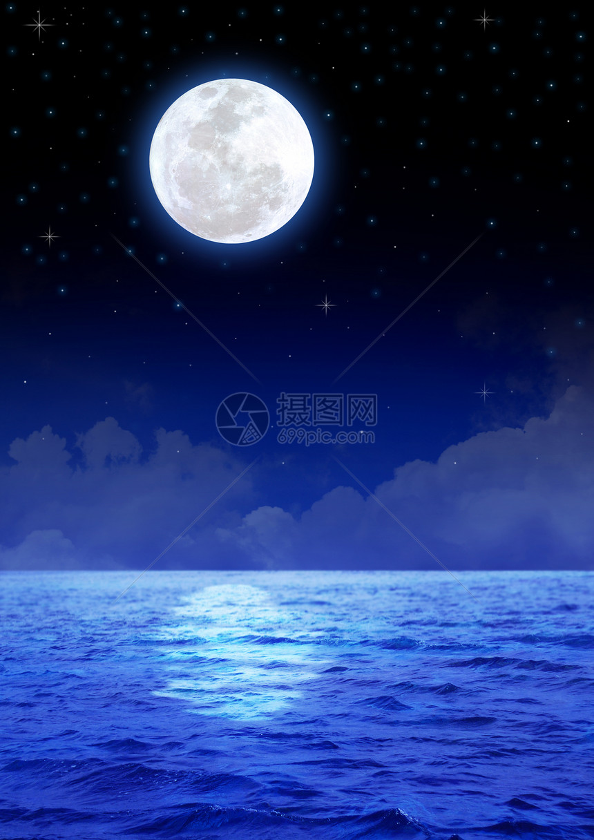 月亮在海洋上的股票图像图片