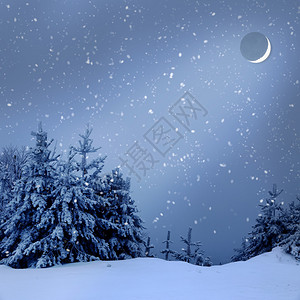 美丽的冬季风景夜间有图片