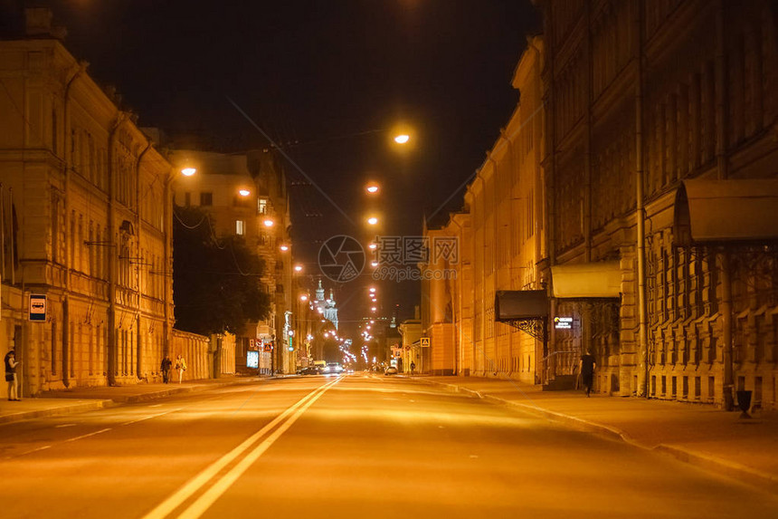 俄罗斯圣彼得堡夜城市的灯火夜晚上照明城市的灯图片