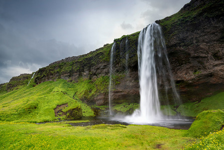 冰岛美丽而壮观的塞里雅兰瀑布图片
