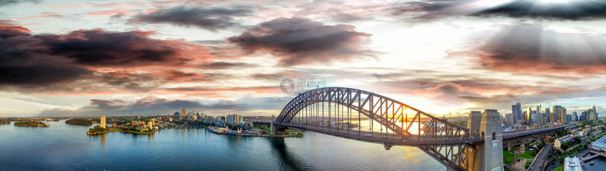 在日落的悉尼海港大桥从天空的全景图片