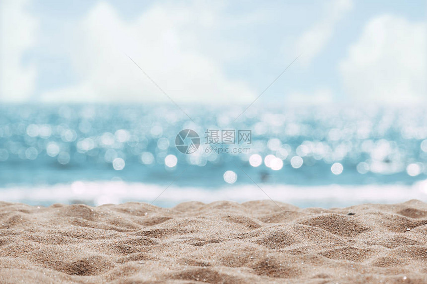 海景抽象海滩背景模糊平静的海面和天空的散景光专图片