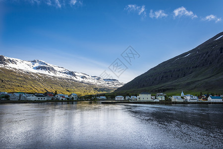 Seydisfjordur是冰岛东湾小高清图片