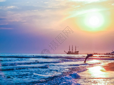 夏季土耳其海滩日落期图片