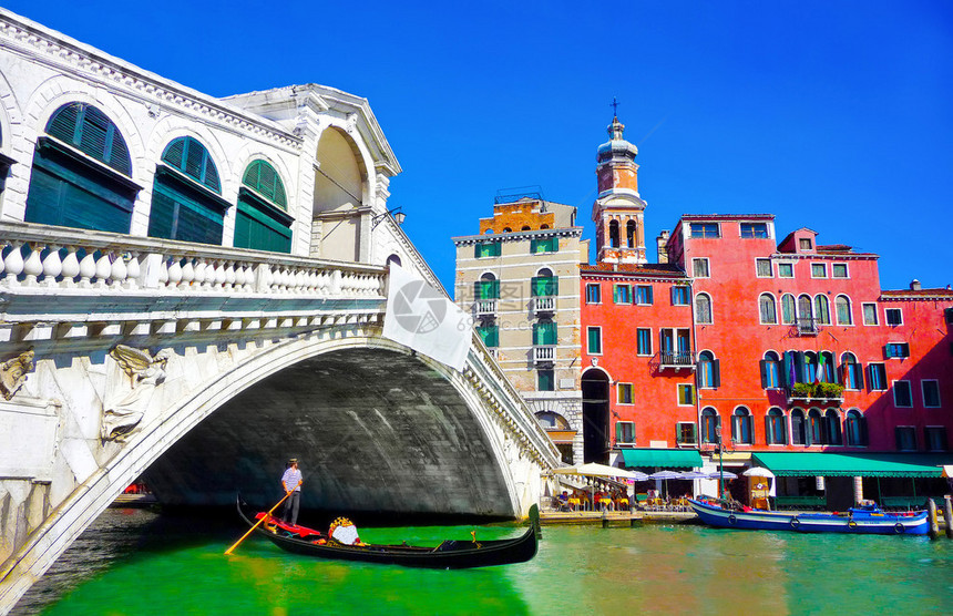 以意大利威尼斯桥下的传统Gondola为首的著名的RialtoPontedi图片
