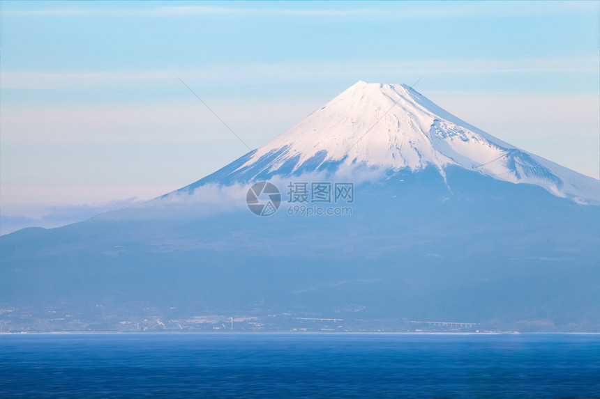 来自伊豆市静冈的富士山和海图片