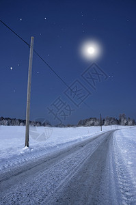 冬季夜间的农村小泥土小路天空图片