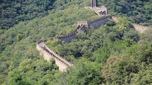 长城在夏天与美丽的图片