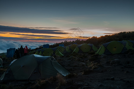在Kikelelwa的Kilimajaro营地日出图片