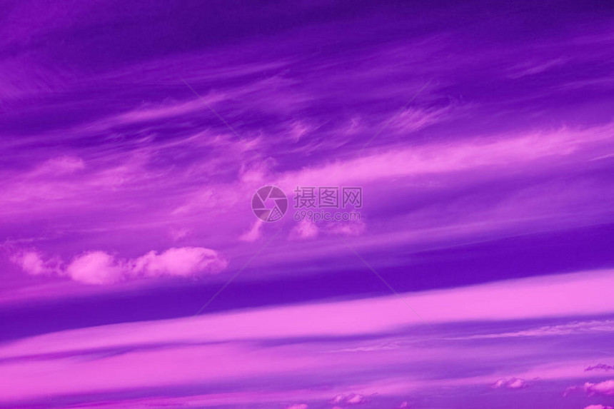 紫色天空云彩明图片
