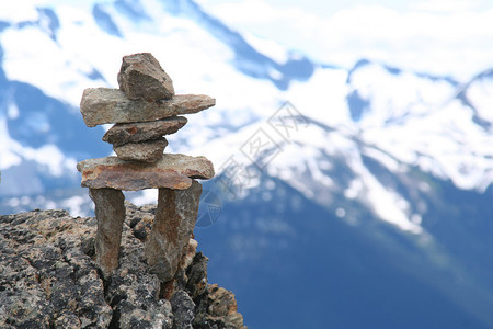 Inukshuk在Whistler山顶图片