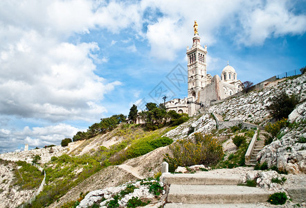 这座华丽的新拜占庭式教堂位于马赛图片