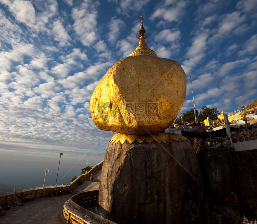 缅甸的金岩塔图片