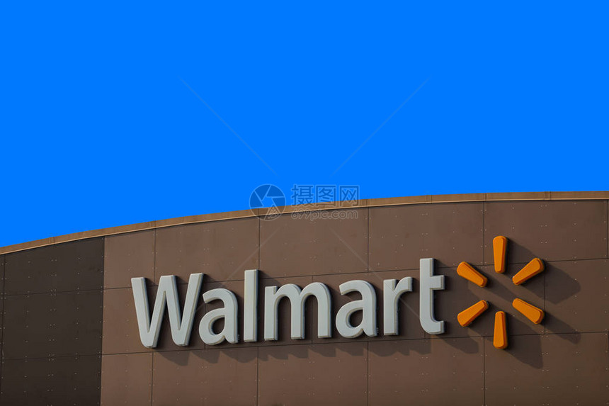 深蓝天空上Walmart商店标志图片