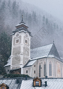 教堂在大雪中奥图片