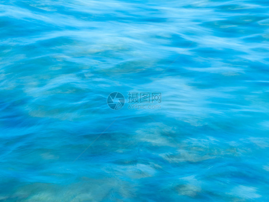 冲绳的蓝色波浪图片