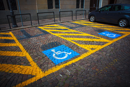 汽车停和残疾人信号图片