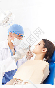 在牙医诊所口腔检查图片