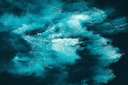 背景的抽象飞溅绿松石海水图片